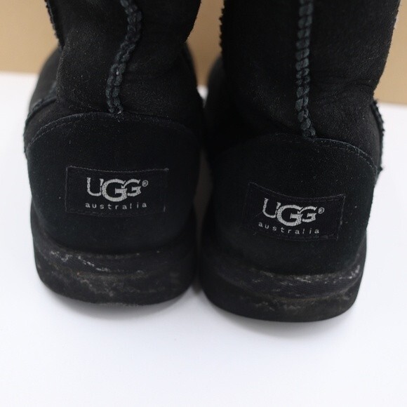 UGG Australia Classic Tall Black Kids Winter Sheepskin Boots Cozy Size 5 - Picture 15 of 16